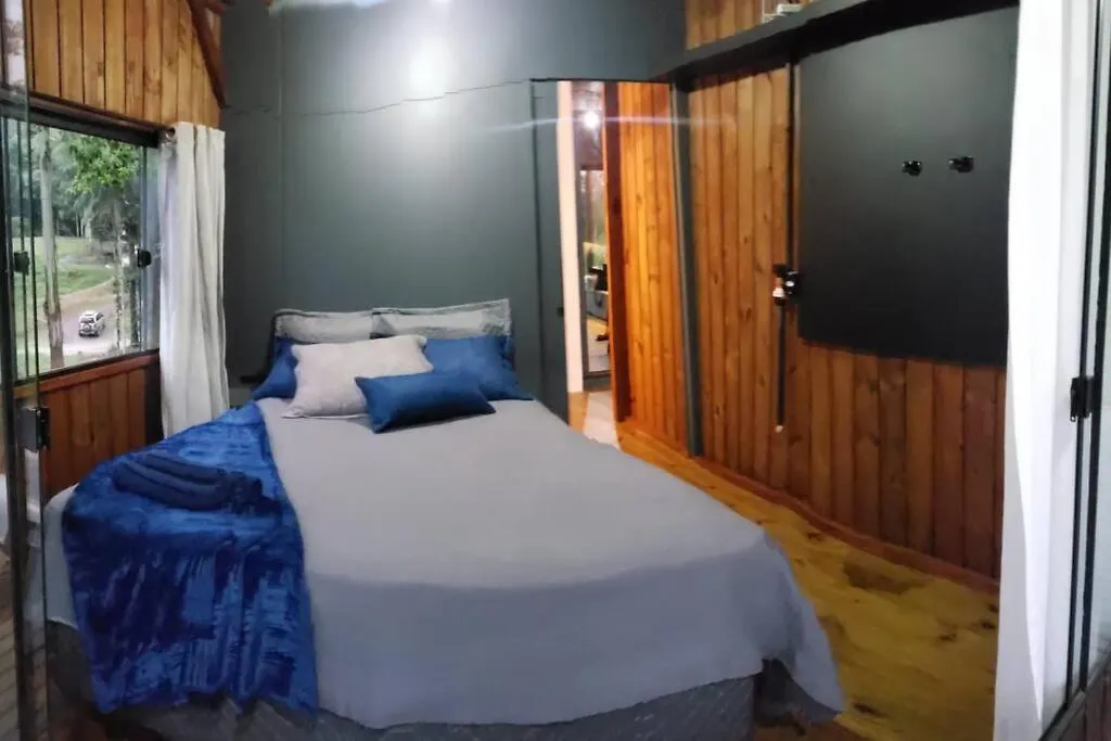 Casa de Férias Cabana Em Meio A Natureza Com Piscina. Vila Rodeio